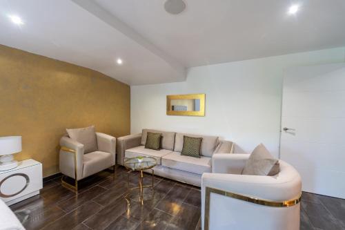 Luxury Vacation Villa in Elviria / Artola