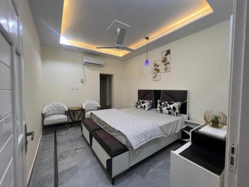 Luxurious 5 Bedroom Mansion Upper Portion Near Gerry Visa Park Road Islamabad - image 12