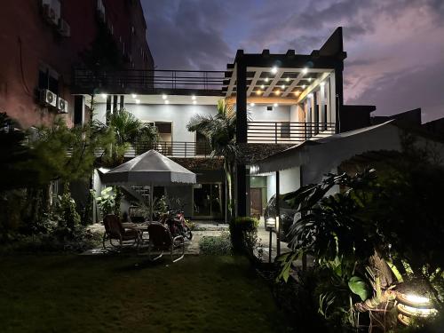 Luxurious 5 Bedroom Mansion Upper Portion Near Gerry Visa Park Road Islamabad - image 11