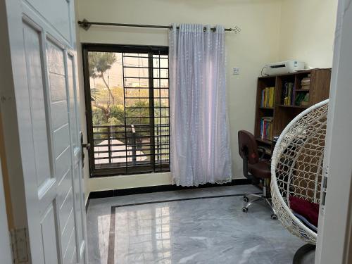Luxurious 5 Bedroom Mansion Upper Portion Near Gerry Visa Park Road Islamabad - image 2