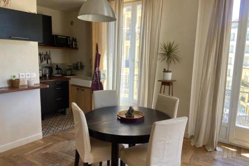 Nice 56m with balcony in rotunda near the sea, Nice