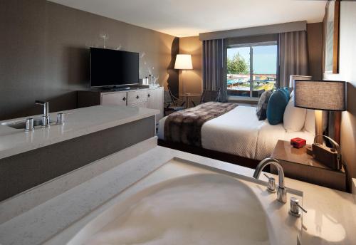 Junior Suite with Spa Bath