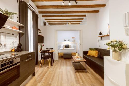 Lodging Apartments Almirall Beach 12, Barcellona