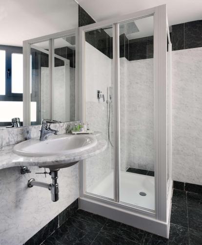 Superior Double or Twin Room image 7