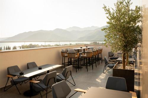 Паб/Коктейль-бар, SIRO Porto Montenegro in Тіват