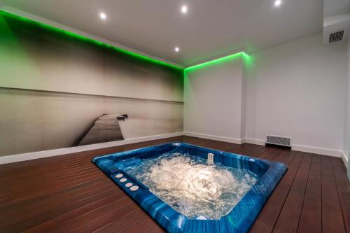 Luxury Vacation Villa in Elviria / Artola