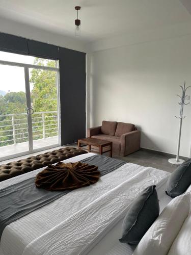 Deluxe Double Room with Balcony image 3