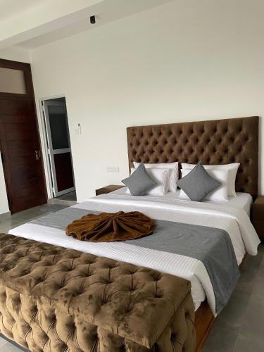 Deluxe Double Room with Balcony image 1