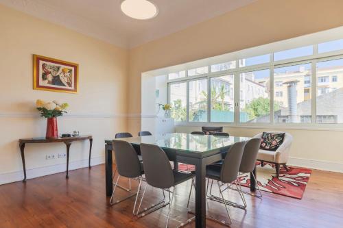 Whome Spacious Modern Apartment in Graças Historic Quarter, Lisbonne