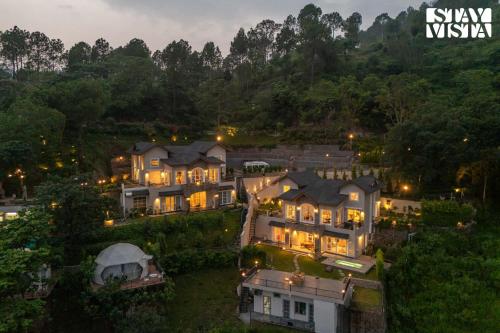 StayVista at Amaya with Heated Pool, BBQ - Nagpur