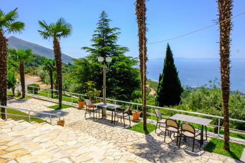 A környék, Hotel Palasa in Palase