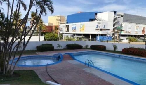 4p apartamento con excelente ubicacion frente al cc la Vela in Porlamar