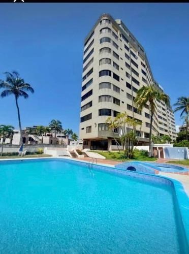 4p apartamento con excelente ubicacion frente al cc la Vela in Porlamar