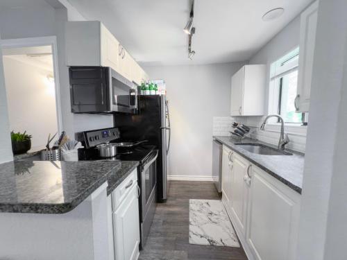 Кухня, Furnished 1BR in Dallas, TX in Джуниус-Хайтс