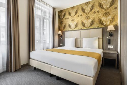 Standard Double or Twin Room image 8