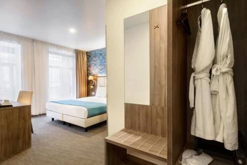 Deluxe Room image 4