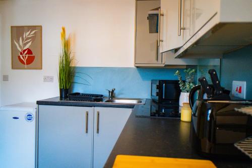 keuken, Firdaus Central Apartments in Huddersfield