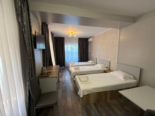 3 twin beds