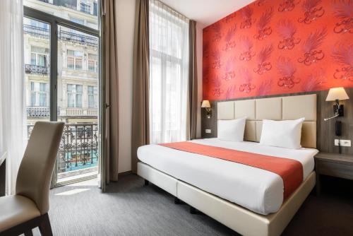 Standard Double or Twin Room image 6