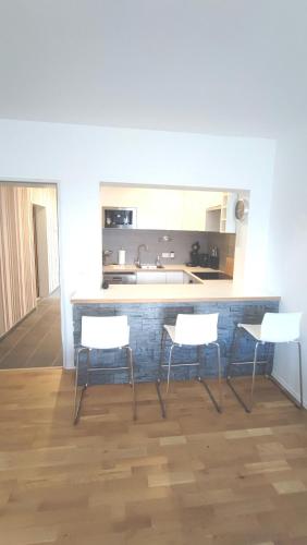 ห้องครัว, Moderne 3 Zi Ferienwohnung in อัลทาสเทนแบร์ก