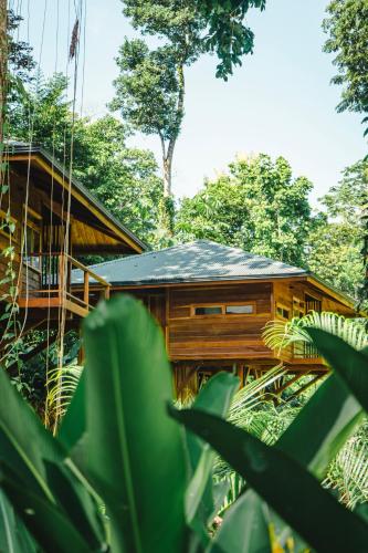 Carenero Hills - Beach and Surf Bungalows – khách sạn tại Isla Carenero
