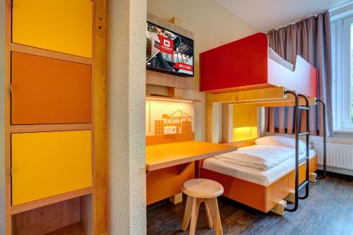 Quadruple Room image 4