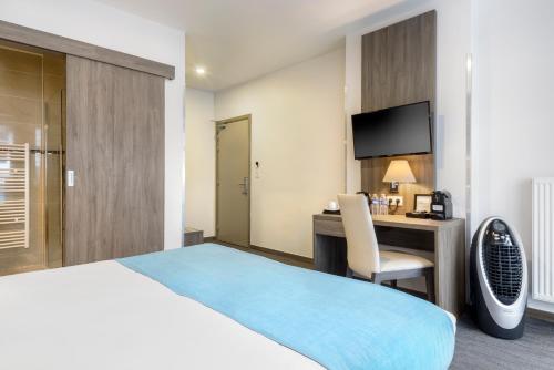 Deluxe Room image 6