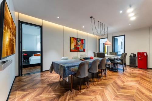 HeSu Hidden Art Hotel & Suites (HEONIC ART-PLAY HOTEL & SUITES - Ultimate Switch Experience - Exclusive 2&3-Bedroom Suites with Jade) in Kis Vadlúd Pagoda