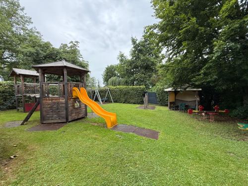 Spēļu laukums, wallerseehomes 121 in Seekirchen Am Wallersee