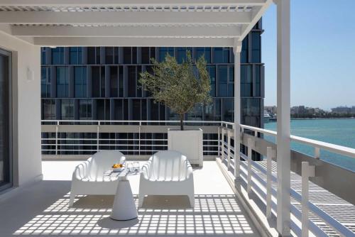 陽台/露台, 比雷埃夫斯港塔酒店 - 畫廊酒店旗下 (Port Tower Piraeus , Member of Gallery Hotels) in 比雷挨夫斯
