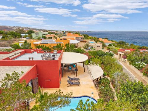 Villa Vista Blue with sea views and a tropical garden with private pool and close to world-famous di