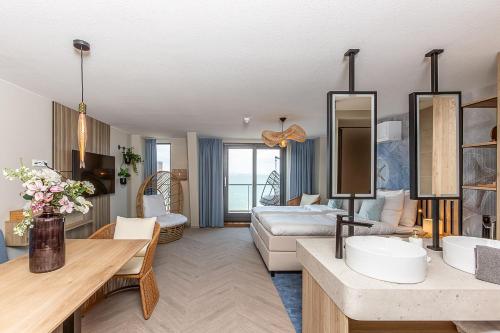 Beachfront Boutiquehotel - Tap to explore photos