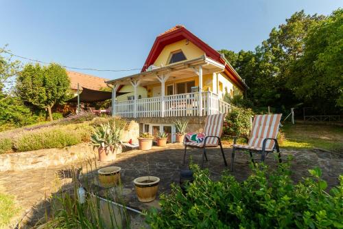 2BR Lavender Hideaway House by NW in Cserszegtomaj