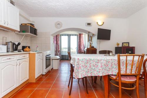 2BR Lavender Hideaway House by NW in Cserszegtomaj