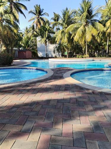 The house of the waves in Barra De Santiago