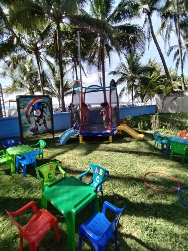 The house of the waves in Barra De Santiago