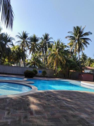 The house of the waves in Barra De Santiago