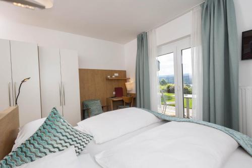 Hotel Garni Wurzer – Velden, CA