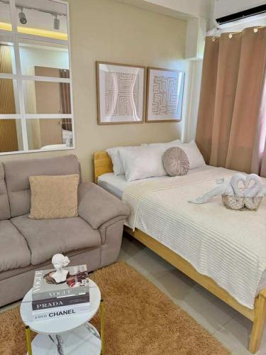 Cozy Condo Staycation with Balcony near Mall of Asia, Manila