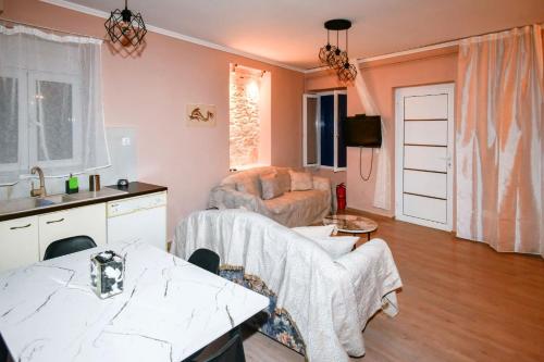 المرافق, Peaceful Getaways in Samos in Nea Poli