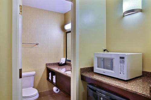 Pine Barn Inn - image 7