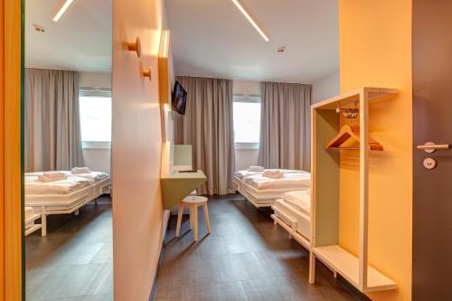 Standard Twin Room room in MEININGER Hotel Heidelberg Hauptbahnhof