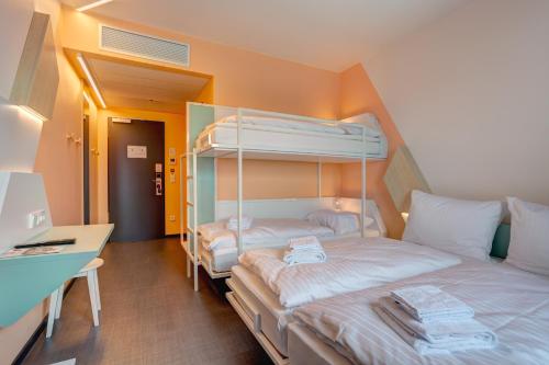 Quadruple Room image 3