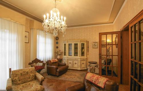 Apartment image 10