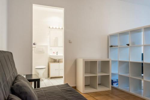 One-Bedroom Apartment image 7
