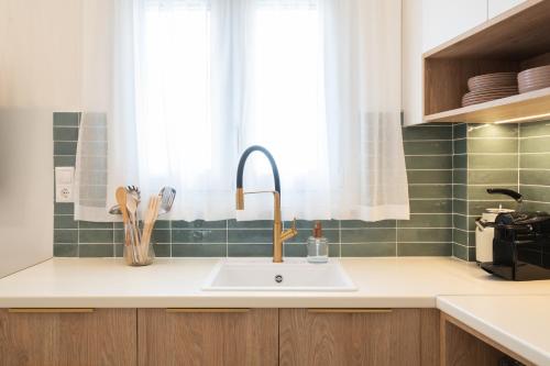 2BR Beatiful Apt In Thissio Near Agora & Acropolis - main image