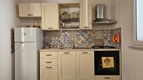 ห้องครัว, Jasmine House Apartament 8 pax Ustica in อุสติกา