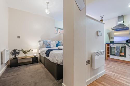 Modern Studio, Brum City Centre, Wi-fi, Smart Tv, Netflix, Prime video, Ps5, Gym gear, Easy access t near Temple of Relief