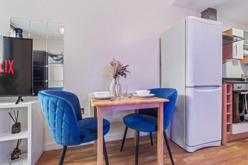 Modern Studio, Brum City Centre, Wi-fi, Smart Tv, Netflix, Prime video, Ps5, Gym gear, Easy access t near Temple of Relief