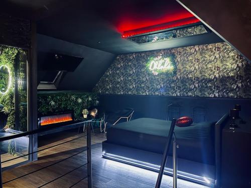 La Suite Oh la la - Duplex Jungle & Jacuzzi Privé (La Suite Oh la la - Duplex Jungle & Jacuzzi Prive) in 斯蒂澤姆奧方內姆